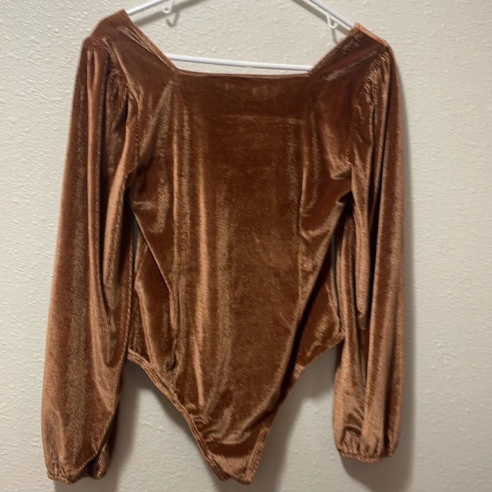 NWOT Hayden Brown Velvet Long Sleeve Bodysuit - Picture 5 of 5